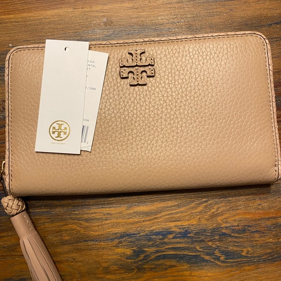 Tory Burch Handbags - NWT Fabulous leather Tory Burch Continental Wallet
